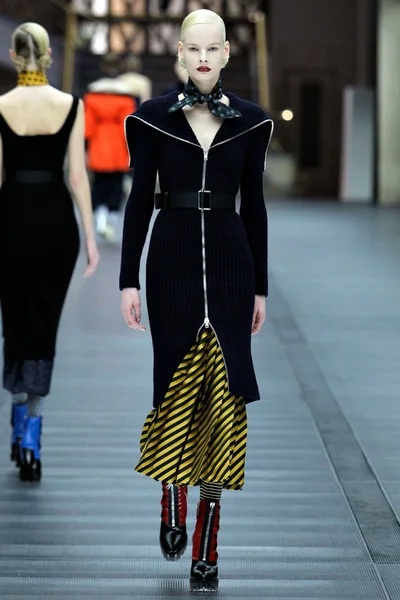 Look 15